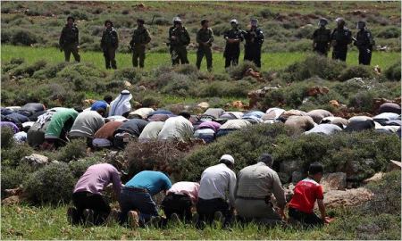 Palestinians hold prayer near land threatened with expropriation near Jerusalem