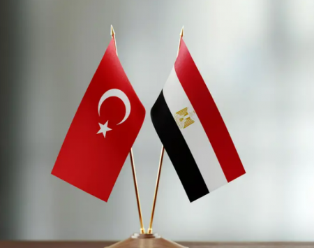 مصر وتركيا ترفعان مستوى العلاقات الدبلوماسية إلى مستوى السفراء