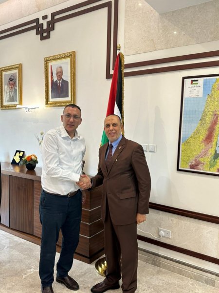 السفير الرويضي يستقبل الدكتور جمال أبو نحل